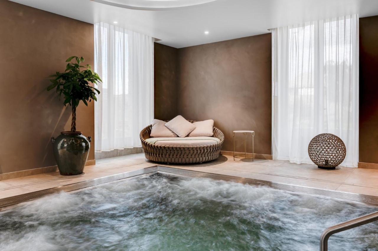 Fleur De Loire Hotel 5*